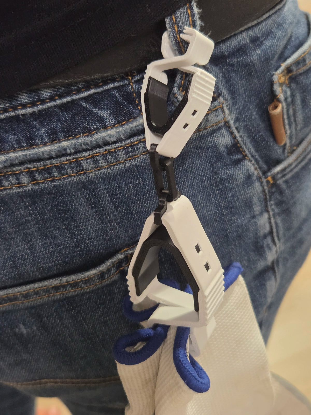 Clip doble para guantes de trabajo